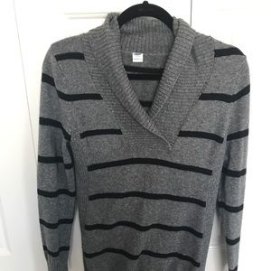 Grey Old Navy Maternity Sweater size M
